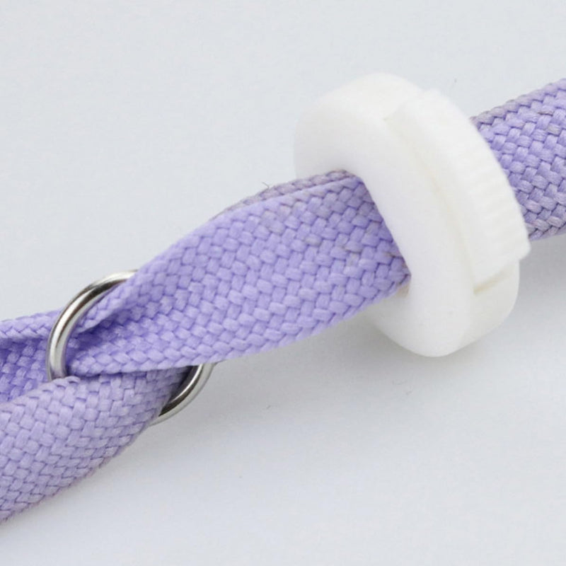 Breathable, adjustable cat muzzle made of PP with anti-bite and wear resistance for cats during bathing and grooming.
