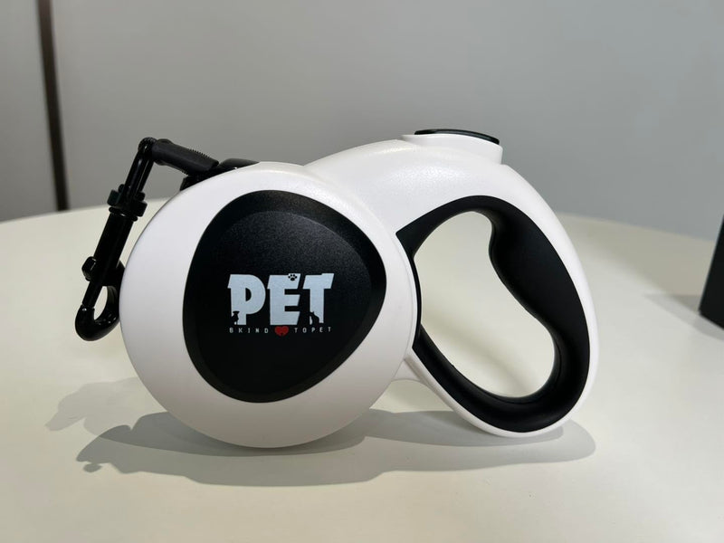 4-in-1 Retractable Dog Leash 16ft with LED Light, Poop Bag Dispenser & Bags – Heavy Duty, Tangle-Free Leash for Small to Large Dogs up to 110lbs, One-Button Brake & Anti-Slip Handle (L) - PawsPlanet Australia