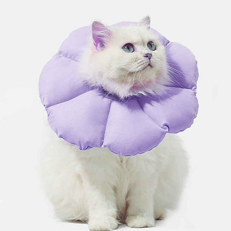 Katzenschutz Halskragen, Verstellbarer weicher Blumenkragen aus wasserabweisendem PP Baumwollstoff für Haustiere, bequemes Schutz Halsband für Katzen zur Genesung, weiches (Lila) Lila M