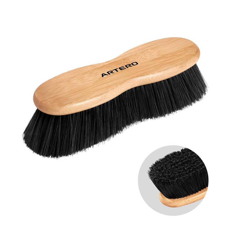 Artero Infinity R2. horse face brush. Horse brushes for grooming with 5cm long soft bristles. Ergonomic and special for the most sensitive areas of your horse. - PawsPlanet Australia