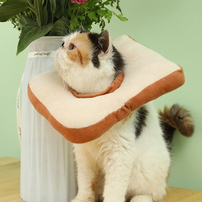 Cabilock bread-shaped cat collar made of cotton. Lightweight and soft cat collar. Protects wounds. Effective in the recovery of pet cats. Easy to put on.