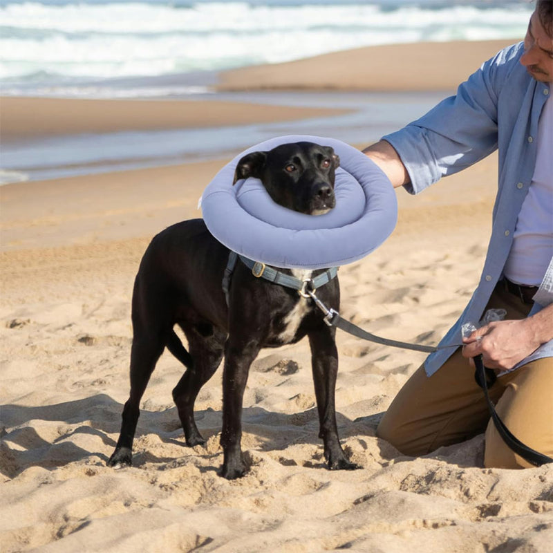 Soft cat and dog neck collar made of water-repellent fabric. Adjustable for postoperative recovery and protection against wound leakage.