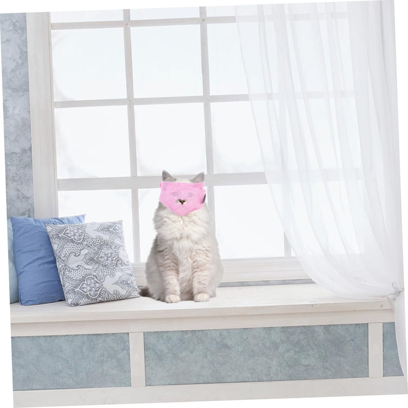 Breathable cat muzzle with leg protection made of polyester. Adjustable for cats and kittens. Available from pet stores and grooming shops.