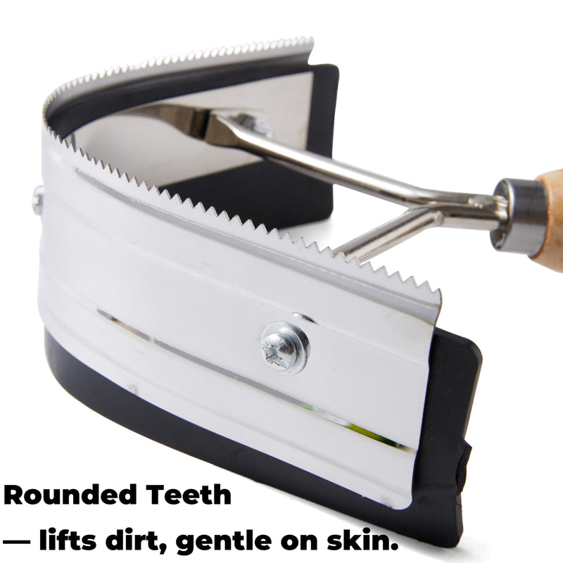 Metal Sweat Scraper for Horses – 2-in-1 Grooming Tool with Rubber Edge and Wooden Handle, Metal Curry Comb for Horses and Cattle, Compact Curved Scraper for Barn, Stable, and Equestrian Care