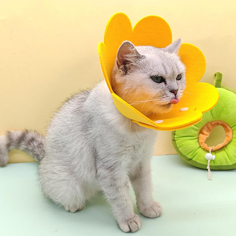 Adjustable Cat Recovery Collar, Soft Elizabethan Protective Cone for Cats After Surgery, Cute Sunflower Design, Comfortable Skin-Friendly EVA Collar to Prevent Licking Wounds (Fits 17-27cm Neck)