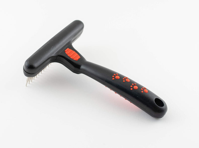 RYAN'S PET SUPPLIES Paw Brothers Magic Spring Undercoat Rake for Dogs, Professional Grade Grooming Tool, Stainless Steel Pins, Removes Tangles and Mats, Comfort Grip, 4.5 in. Magic Spring Long Pin - PawsPlanet Australia