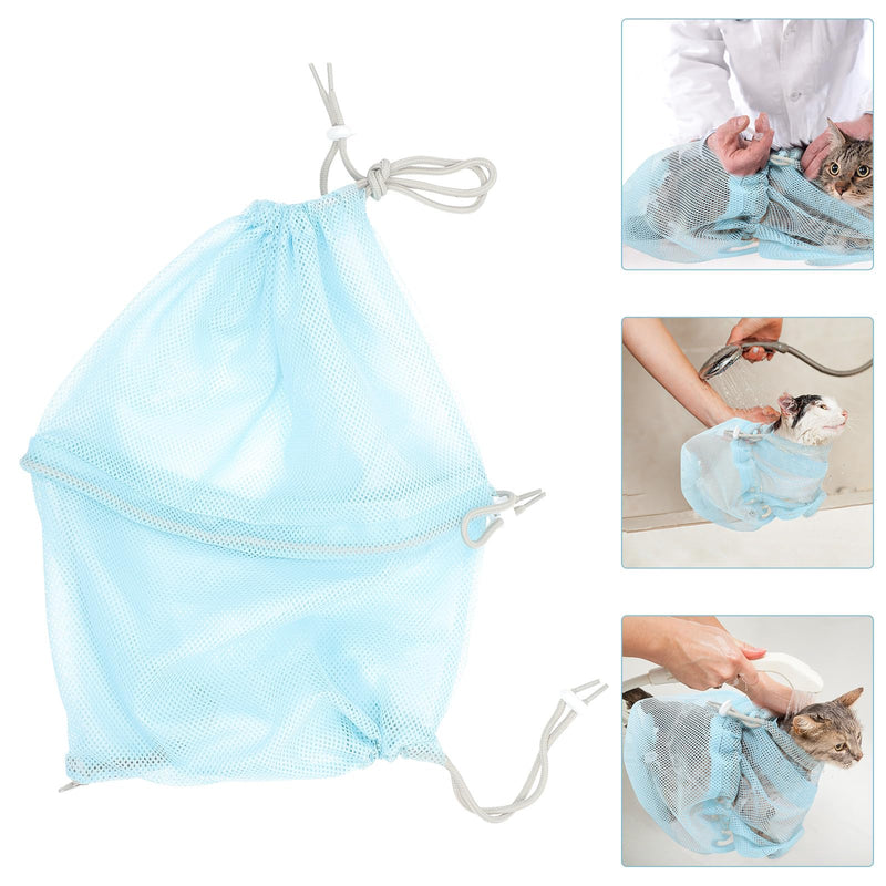 Cat washing bag made of polyester mesh with high breathability and easy drying. Adjustable bathing and securing pocket for protection during bathing. Random color.