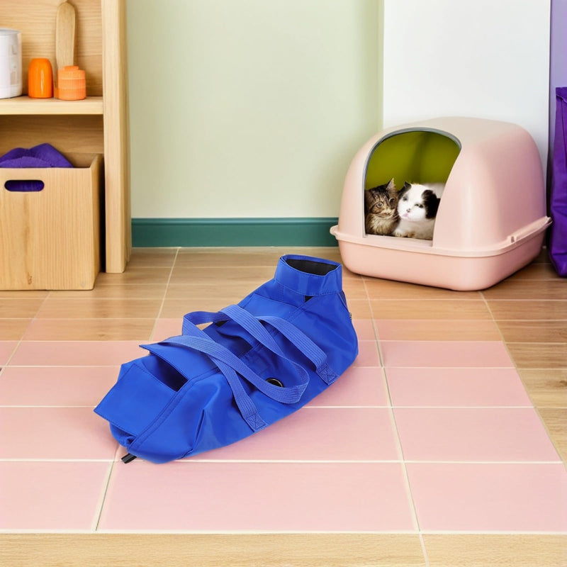 Breathable cat carrier bag with metal reinforcement. Scratch-resistant and comfortable. Suitable for injections and longer journeys.