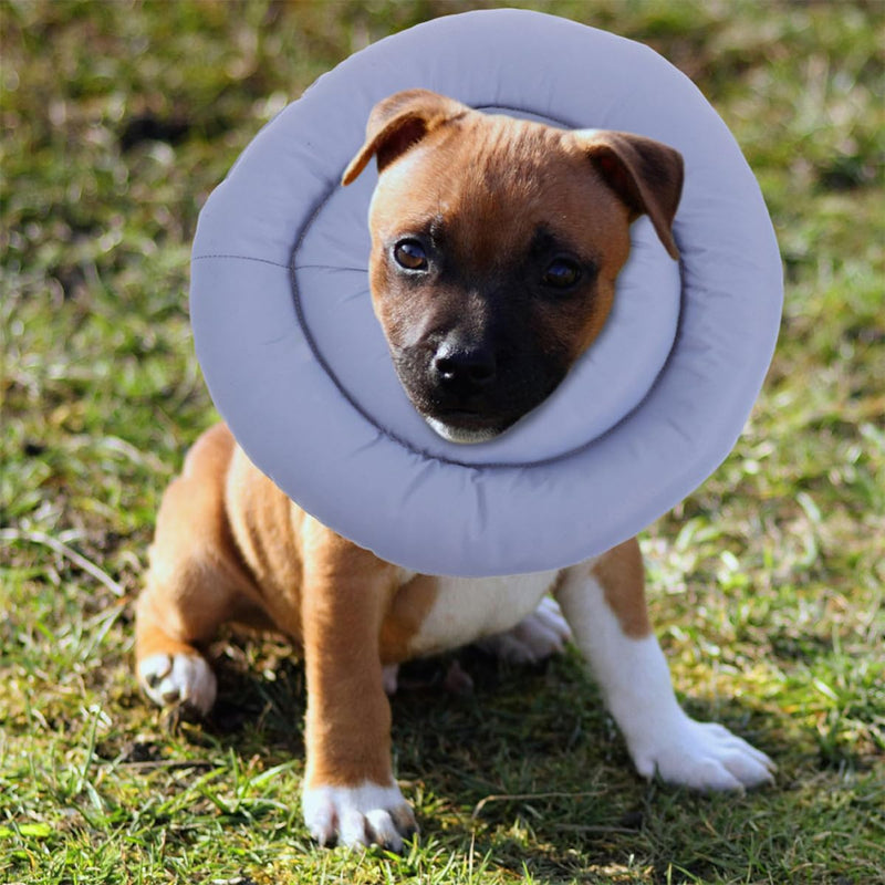Soft cat and dog neck collar made of water-repellent fabric. Adjustable for postoperative recovery and protection against wound leakage.