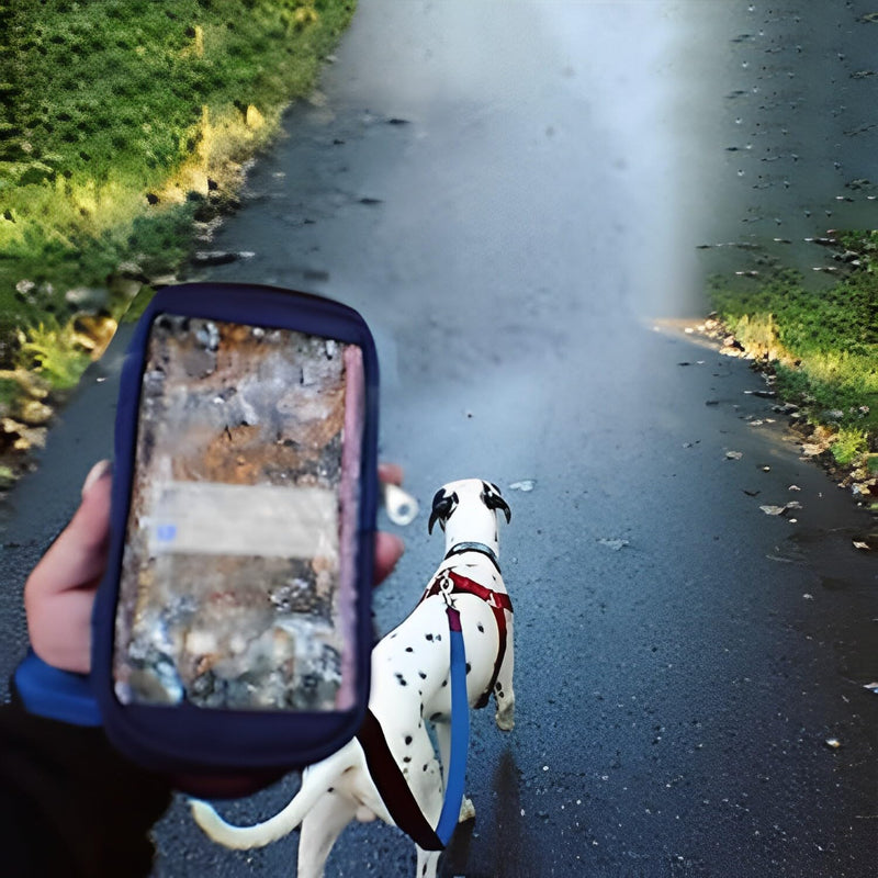 Soggy Doggy Hands-Free Dog Leash with Waterproof Touchscreen Phone Holder – No-Pockets Leash for Walking, Running, Hiking – Fits iPhone, Android – Red – 60" for Medium to Large Dogs Red/Blue - PawsPlanet Australia