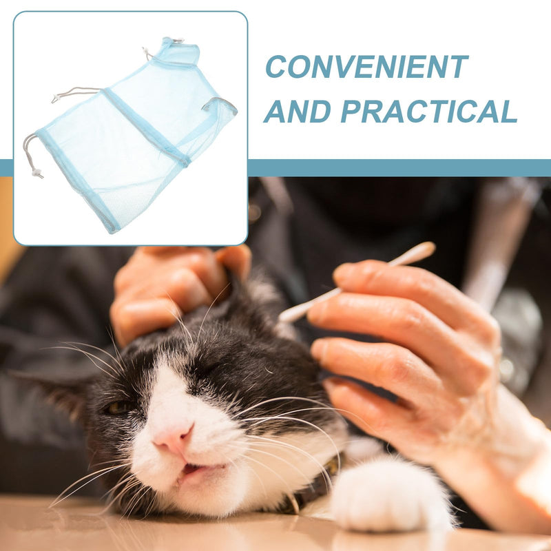 Cat grooming bag made of wear-resistant polyester with breathable mesh fabric for bathing and grooming. Adjustable, lightweight, and easy to remove for cats and dogs.