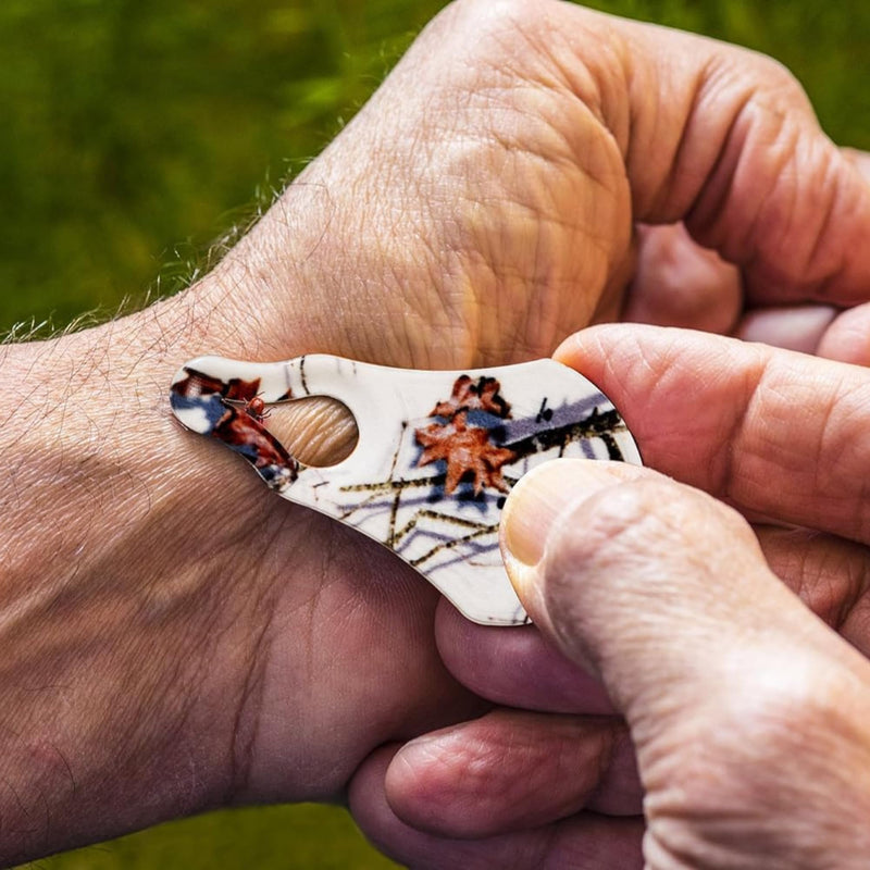 The Original Tick Key - Tick Detaching Device - Portable, Safe and Highly Effective Tick Detaching Tool (Country Roots Snow) Country Roots Snow - PawsPlanet Australia