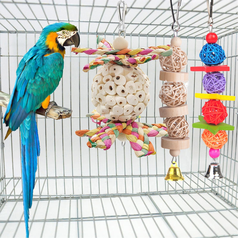 Bird Toys, Natural Sola Balls Parrot Foraging Chew Toys Hanging Cage Accessories for Conure Cockatiel Parrot Lovebird Budgie