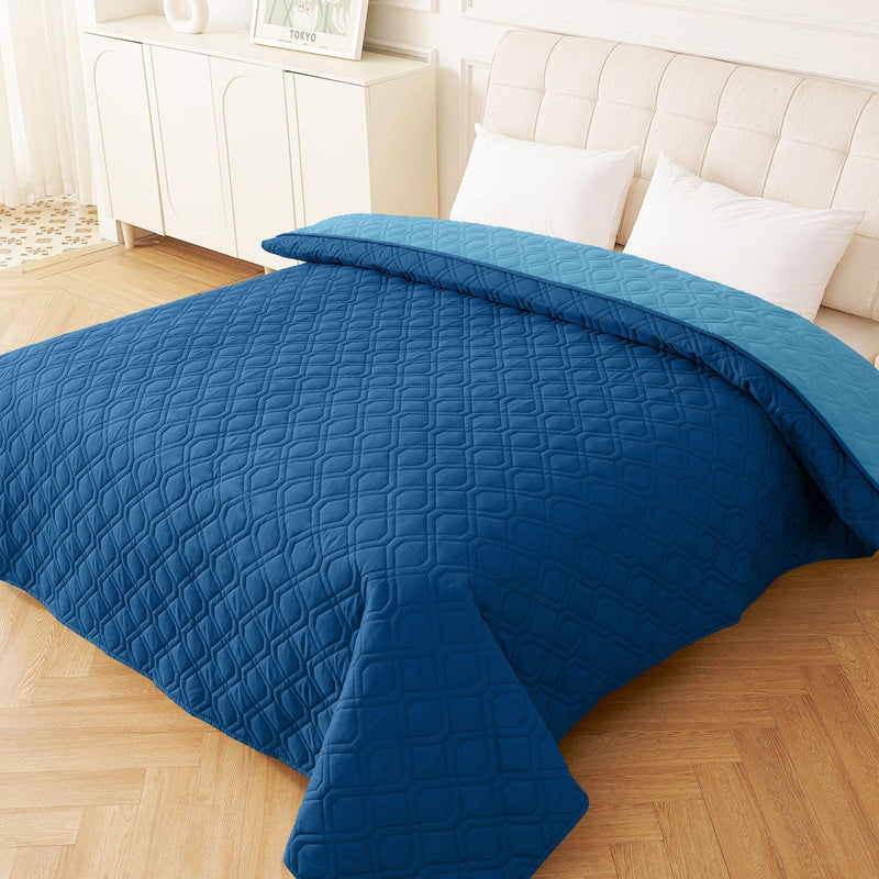 hyha Waterproof Dog Bed Blanket, Soft Pet Blankets, Waterproof Couch Cover for Dogs, Reversible Sofa Covers Washable for Furniture (52x82 Inch, Navy Blue/Blue) Navy Blue+blue 52x82 Inch - PawsPlanet Australia