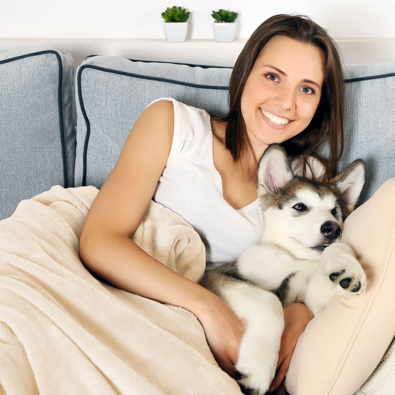 PETMAKER Waterproof Pet Blanket - 50x60-Inch Reversible Sherpa Fleece Throw Protects Couches, Cars, and Beds from Spills, Stains, and Fur (Cream) Medium Cream - PawsPlanet Australia