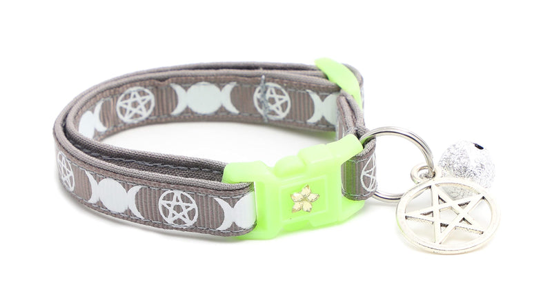 Wicca Cat Collar with Occult Charm & Bell | Witch’s Familiar Cat Collar | Witch Kitten Collar Charms | Glow in The Dark | Safety Breakaway Collar (Small(10lbs & Less), Silver) Small(10lbs & Less) - PawsPlanet Australia