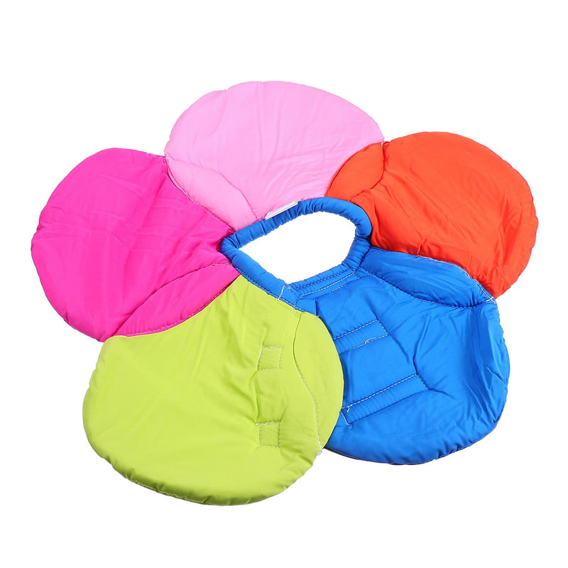 Soft recovery collar for cats in flower shape. Protective collar made of polyester for wound healing and scratching in cases of skin problems and sterilization.