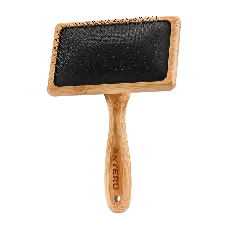 Artero Romeo Long Barbed Dog and Cat Card. Special finish on each pick that prevents scratching the skin on sensitive dogs and cats. (L - Nature Collection) - PawsPlanet Australia