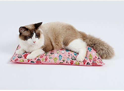 GJDLLC Pink or Blue Crate Liner for Cats or Dogs with Cute Fish Design (Measures 18.5" by 16") Machine Washable Lightly Padded - PawsPlanet Australia