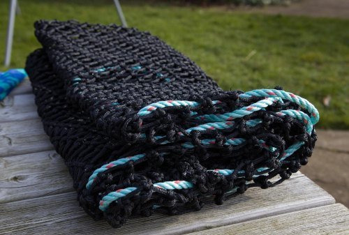 Trickle Net ® - The Most Effective and Strongest Slow Feeder Hay/Haylage Net for your Horse. Recommended by Vets for laminitis weight control or digestive disorders. Buy wise, buy once! - PawsPlanet Australia