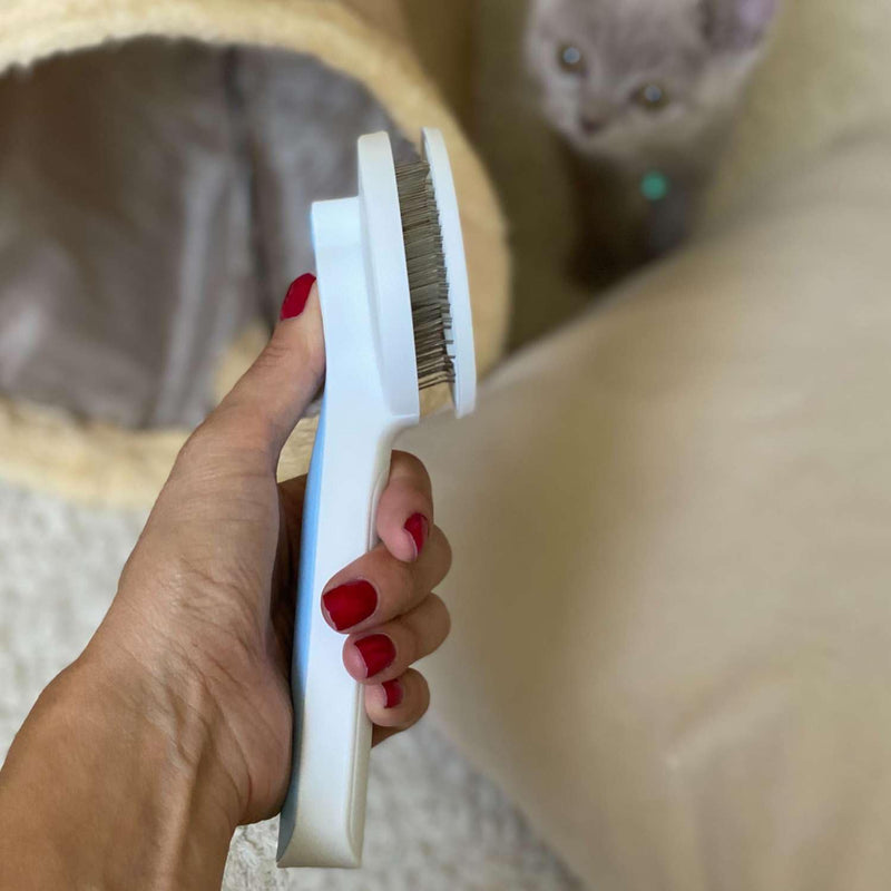 Intirilife cat brush dog brush in blue - white - 18.8 x 7.5 x 5 cm - pet fur brush with push button for removing hair, self-cleaning blue - white - PawsPlanet Australia