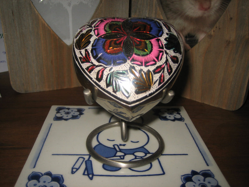 Urns UK Pet Heart Keepsake Stand, Pewter Brass - PawsPlanet Australia